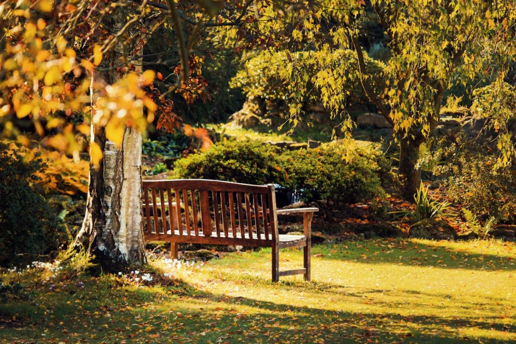 Garten Sonne Herbst Bank Garten in Köln vor Einbrechern schützen So sichern Sie Ihr Grundstück effektiv