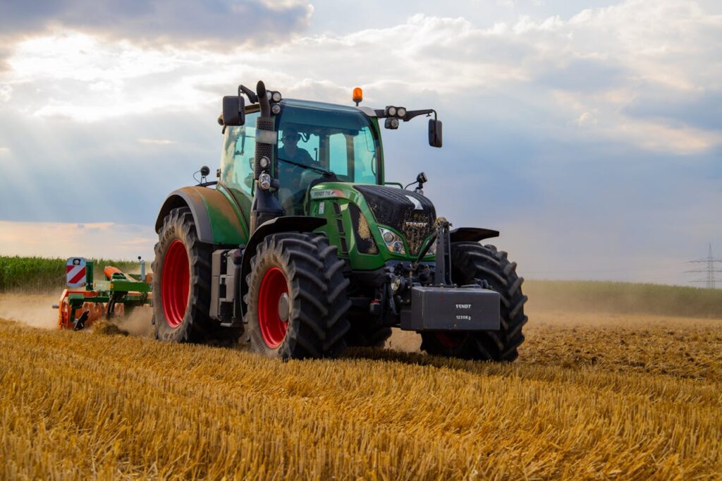 Traktor Feld Sonnenschein Traktor-Reifen platt – Was tun Eine schnelle Hilfe!